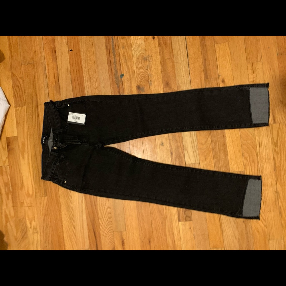 DKNY BLACK FLARE BOTTOM JEANS SIZE 25